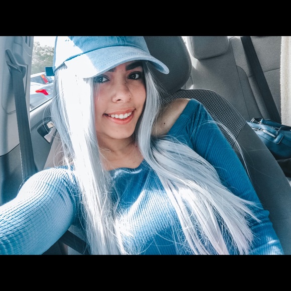 Meet your Posher, Yesenia - Picture 1 of 1